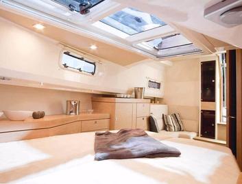 Fjord 40 Open, Interior