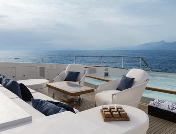 Mangusta Oceano 46, Deck Area