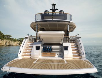 Sunseeker 88 Yacht Gen 2, Deck Area