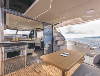 Absolute 47 FLY, Deck Area