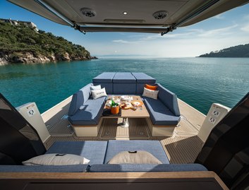 AIATA Sunfinder 50 , Deck Area