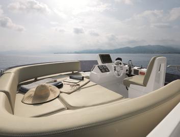 Azimut Magellano 43, Fly Deck/Sportdeck