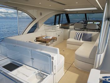 Riviera 4300 Sports Express , Deck Area