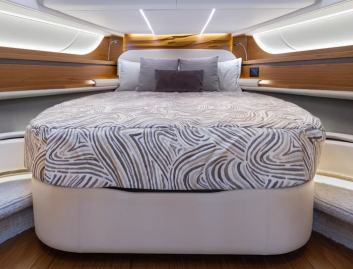 Tiara 56LS, Accommodation