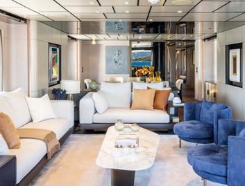 Custom Line Saetta 140&#039;, Interior