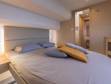 Fountaine Pajot MY6, Accommodation