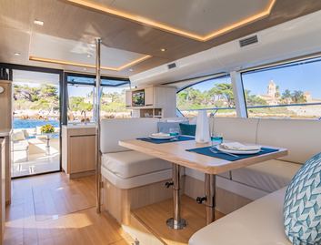 Aquila 44 Yacht, Interior