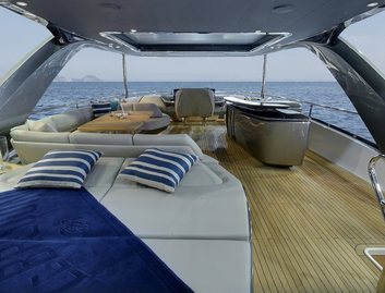 Princess Y85 Mk2, Fly Deck/Sportdeck