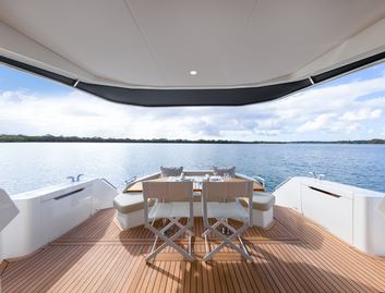Maritimo S50 Sedan, Deck Area