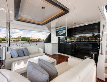 Ocean Alexander 28E, Deck Area