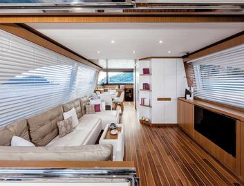 Mochi Craft Dolphin 64 Cruiser, Interior