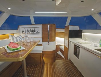 Bertram 35 Flybridge, Interior