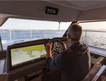 Fountaine Pajot MY6, Helm Station