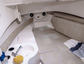 Grady-White Gulfstream 232 , Interior