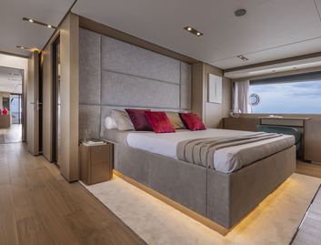 Ferretti 1000, Accommodation