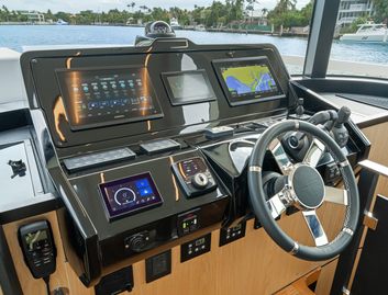 Okean Yachts Okean 52 , Helm Station