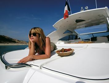 Fairline Targa 47, Deck Area