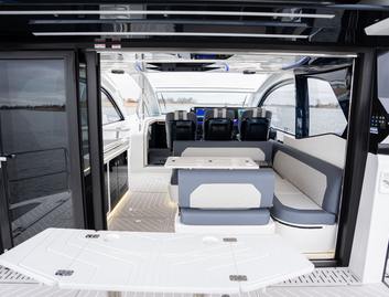 Galeon 435 GTI , Deck Area