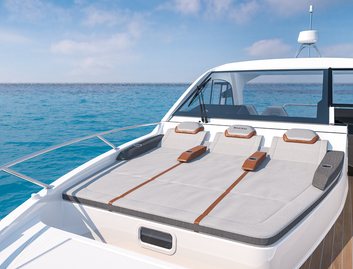 Beneteau Gran Turismo 32, Deck Area