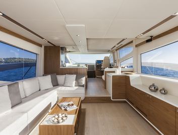 Numarine 70 Flybridge, Interior