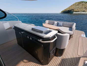 Beneteau Gran Turismo 40  Mk2, Deck Area