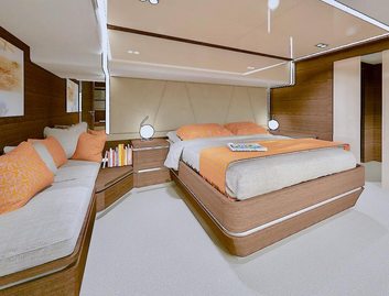 Silent 80 Flybridge, Accommodation