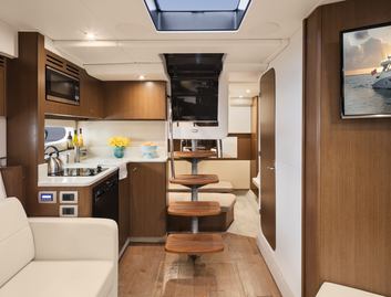 Sea Ray Sundancer 350 Gen 3, Interior