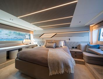 Sunseeker 75 Sport Yacht, Accommodation