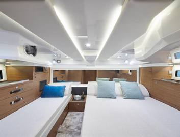Jeanneau Cap Camarat 12.5 WA , Accommodation
