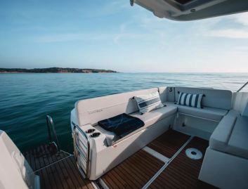 Beneteau Yachts Antares 9  Mk2, Deck Area