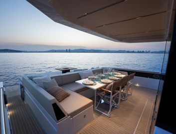 De Antonio D60 , Deck Area