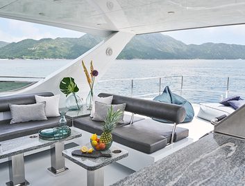 CL Yachts CLB72, Deck Area