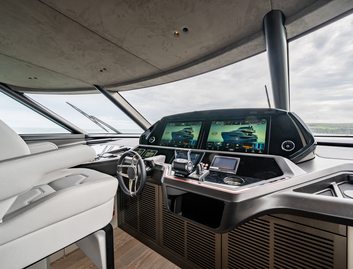 Sunseeker Ocean 182, Helm Station