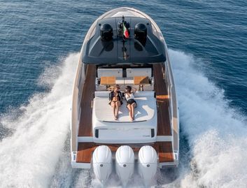 Invictus TT420s, Deck Area