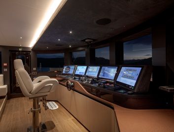 Sirena 42M, Helm Station