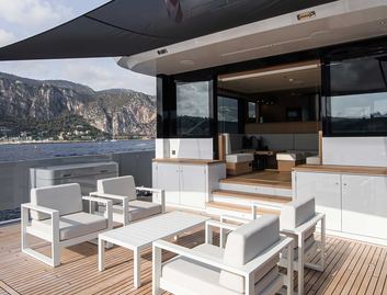 Outer Reef 27 Crossover , Deck Area
