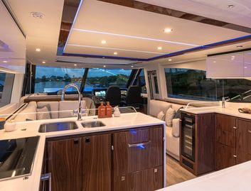 Riviera 6800 Sport Yacht Platinum Edition, Interior