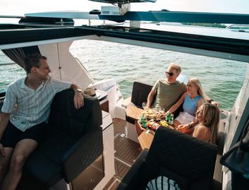 Aquador 250HT , Interior