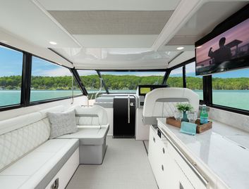 Regal 36 Grande Coupé, Interior