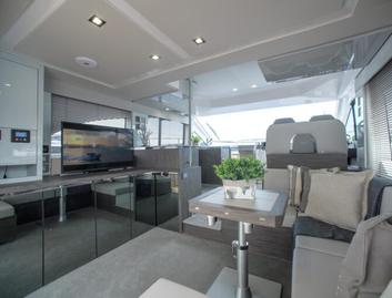 Sessa Marine F48, Interior