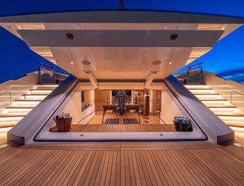 Bilgin 163 II, Beach Club