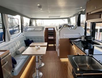 Delphia 12 Sedan, Interior