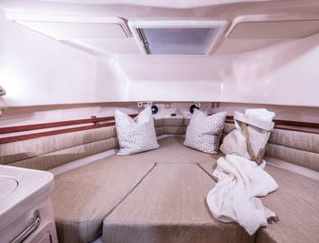 Grady-White Marlin 300, Accommodation