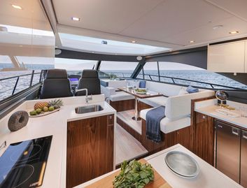 Riviera 4600 Sport Yacht Platinum Edition, Interior