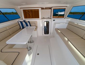 Viking 46BF, Deck Area