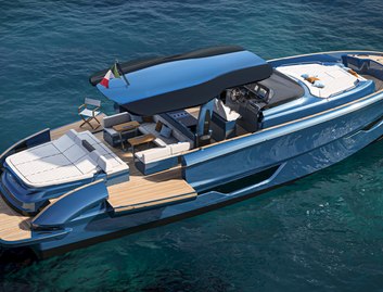 Solaris Power 52 Open ST , Deck Area
