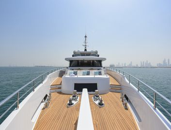 Gulf Craft Majesty 120, Deck Area