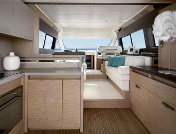 Beneteau Monte Carlo 5, Interior