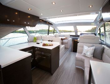 Cruisers 50 Cantius, Interior