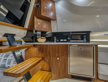 Sea Ray Sundancer 370 Mk4, Interior